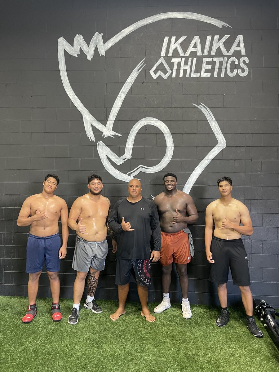 Rockin w/the Best‼️#ChrisNaeole 👀 
Saturday Grind 💯 @HoustonKTorres @lokahi_77 #christianjones #rustyyoung @Malo53467605