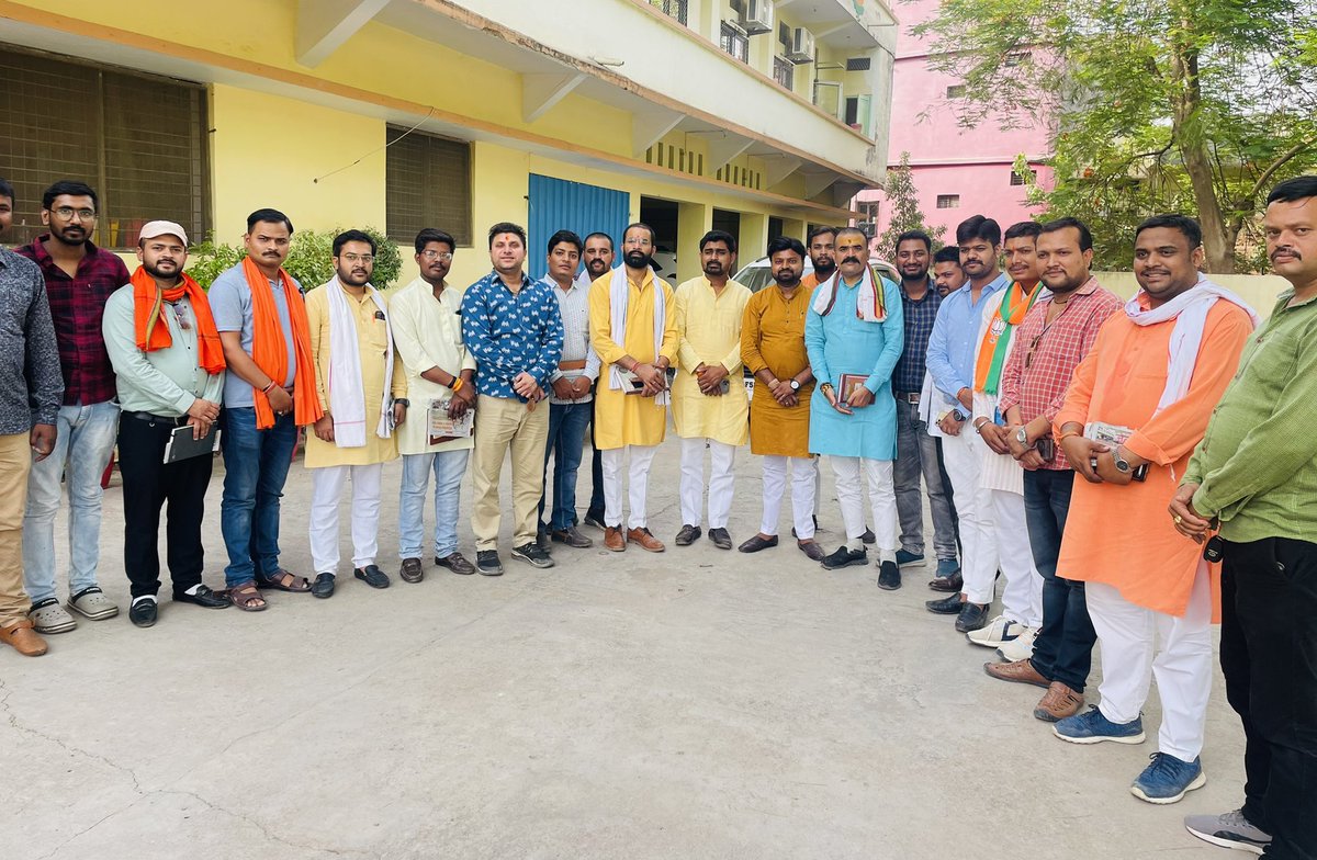 AmitGuptaBJYM's tweet photo. भारतीय जनता युवा मोर्चा के आगामी कार्यक्रम "यूथ कनेक्ट अभियान" के निमित्त आज भाजयुमो सतना ज़िले की बैठक को संबोधित कर मोर्चा कार्यकर्ताओं को इस अभियान की जानकारी दी.. https://t.co/XBdTaWTREl