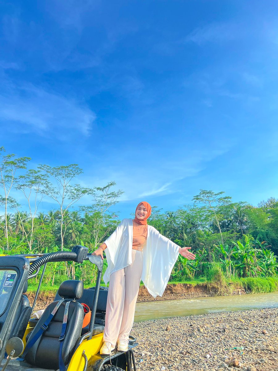 _doraredre's tweet photo. —— rekomendasi wisata hidden gem di Magelang, super seru dan fun banget ✨

ternyata banyak view cantik  di Magelang, gak kalah sama Bali 🤍🤍

wajib rt dan likes nih, Magelang gak cuma Borobudur ✨ https://t.co/NHtOK8fcWl