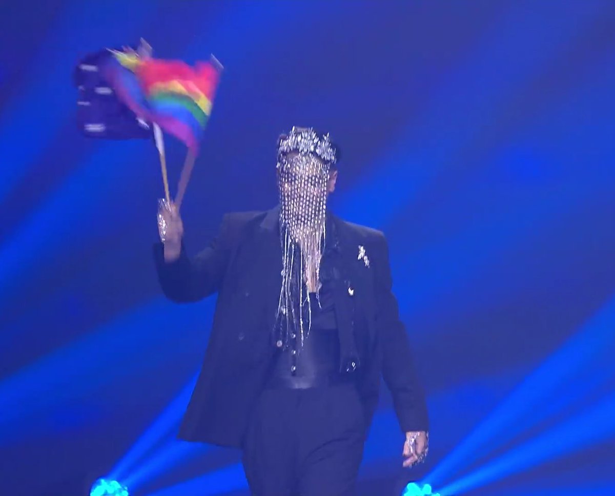 Avrora_Smirnova's tweet photo. #Eurovision 
в прошлом году Манескины так трахнули Европу, что Австралии аж люстра на бошку упала, до сих пор в ней ходит https://t.co/I4sujJgC6K
