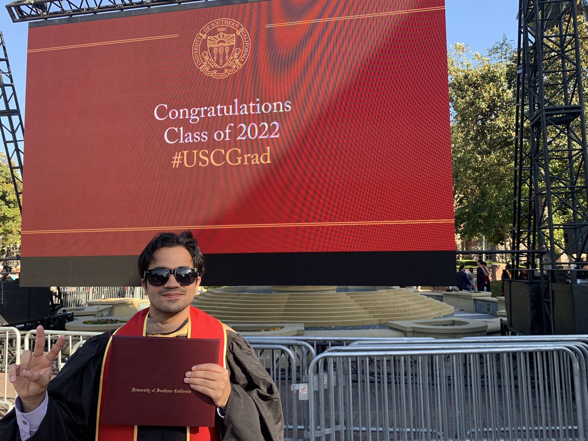 vanshv2k's tweet photo. Once a Trojan, Always a Trojan. #USCGrad #Leventhal Fight on! 😎 https://t.co/mJGmqbYkcP