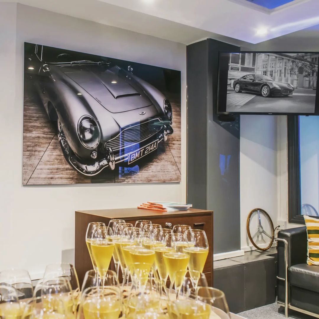 Limited100HQ's tweet image. In a recent client order, HeritageClassic.co.uk selected edition 100/100 of '#AstonMartinDB5 #BMT214A' by @PWardPhoto, available exclusively at Limited100.co.uk