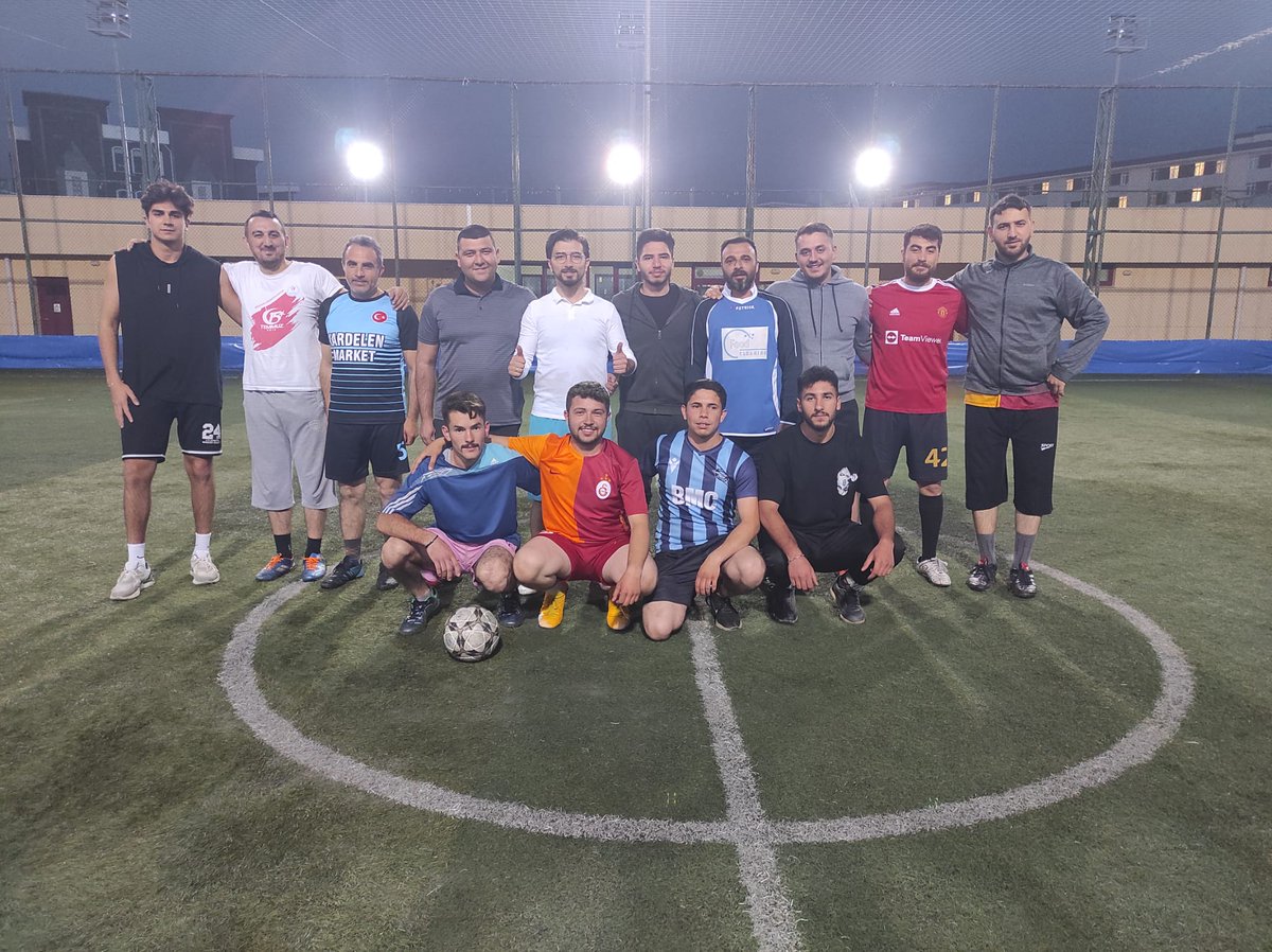 Bu hafta kardeşlik buluşması ile halı sahaların tozunu aldık, 
Kazanan kardeşlik.