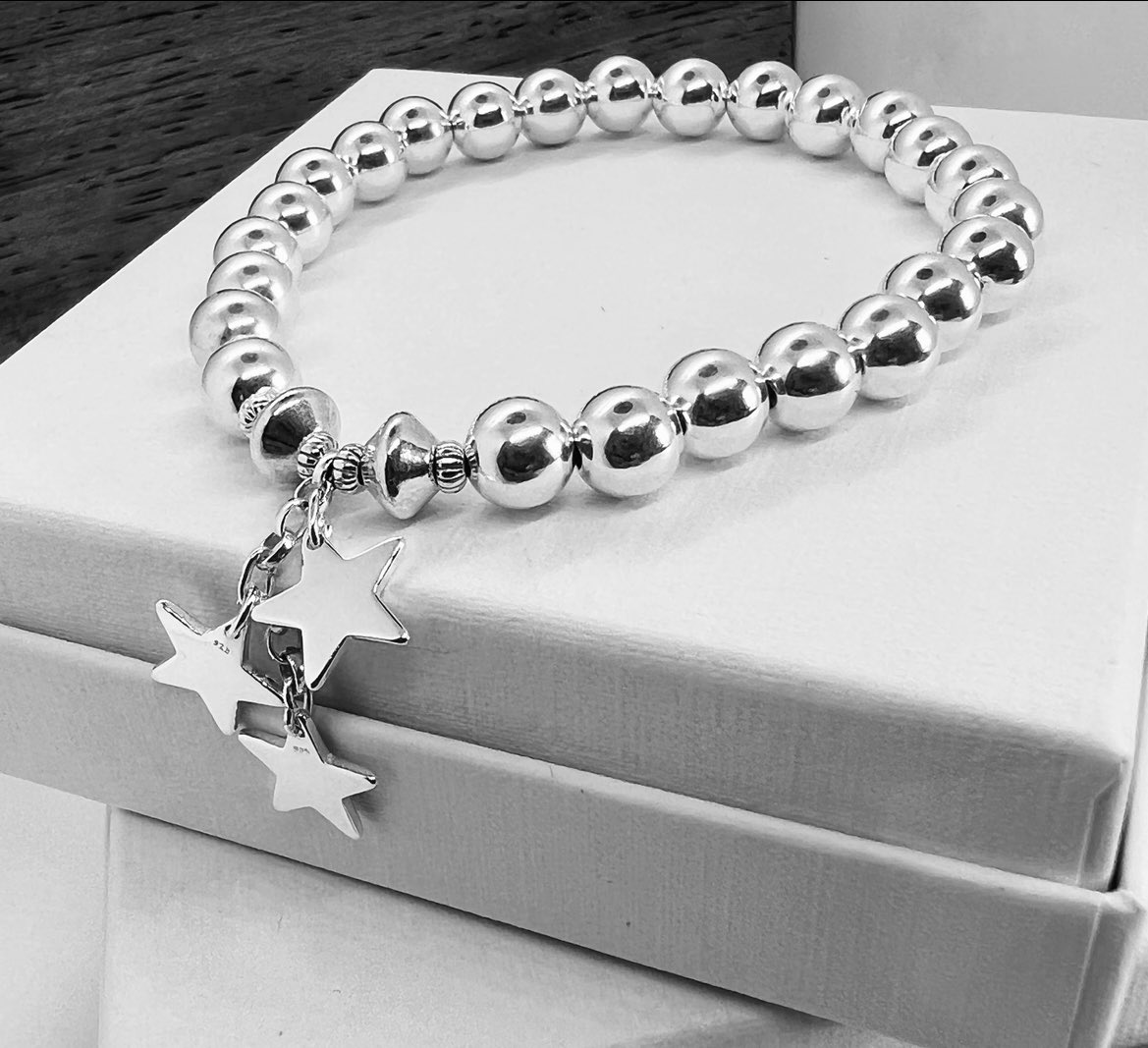 Juwellery1's tweet photo. Star Cluster ✨ 

Available at 💫£75💫 

This piece is just divine. Chunky and simple with a droplet of stars! 

 🛒 on the website or DM to order https://t.co/6wB58Kq0MY