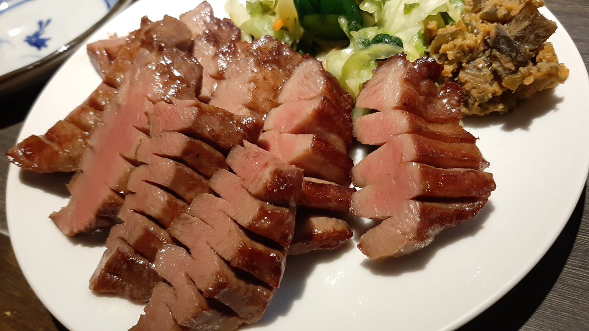 hicaru00's tweet photo. 仙台名物牛タン焼き、堪能しました。
仙台駅東口にある利久です。
美味しかったけど、けっこうなお値段でした。

昼間は駅前で火事騒ぎがあって大変だったらしい…… https://t.co/iFO3MbMI2Z