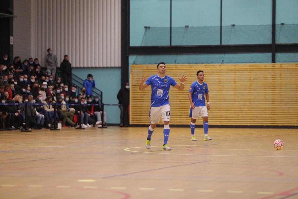 👑 À noter que grâce à son quadruplé du jour, Conrado Sampaio termine meilleur buteur de la #D1Futsal avec un total de 26 buts. 

👏🏻 Le kop lui a évidemment fait une ovation à la hauteur de cette performance.

#ForzaBéthune 🔵⚪️🐺