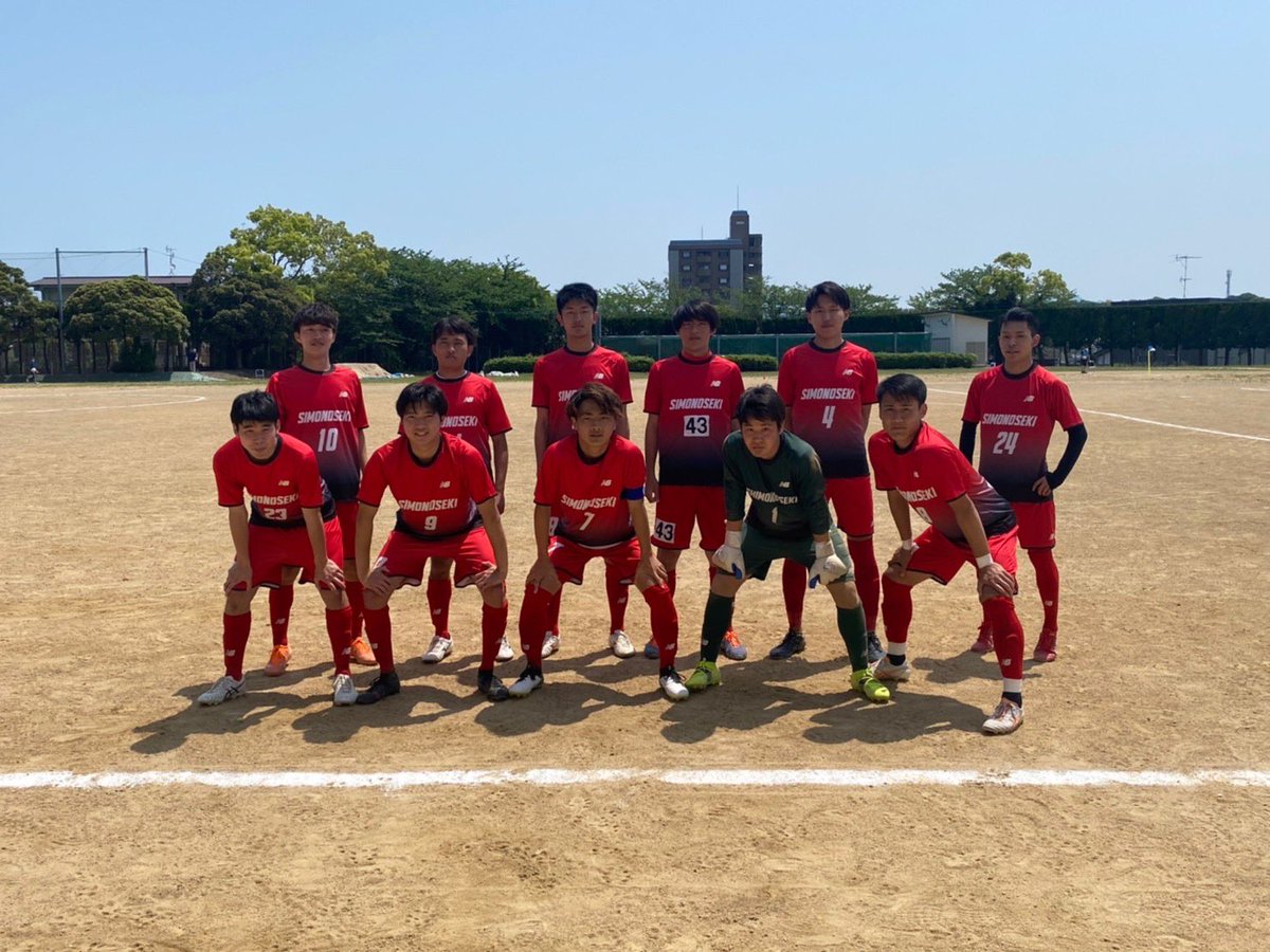 shidaisoccer's tweet photo. 中国大学サッカーリーグ2部
第2節
vs島根大学
前半0-0
後半0-2
total0-2

前半は再三のピンチも防ぎ切り、
後半立ち上がりに流れを持ってきたものの、一瞬の隙をつかれ失点してしまいそのまま試合終了。
悔しい敗戦となりましたが、次に向けて頑張ります。

https://t.co/ROrNxyPf9l https://t.co/XsqASRcpCC