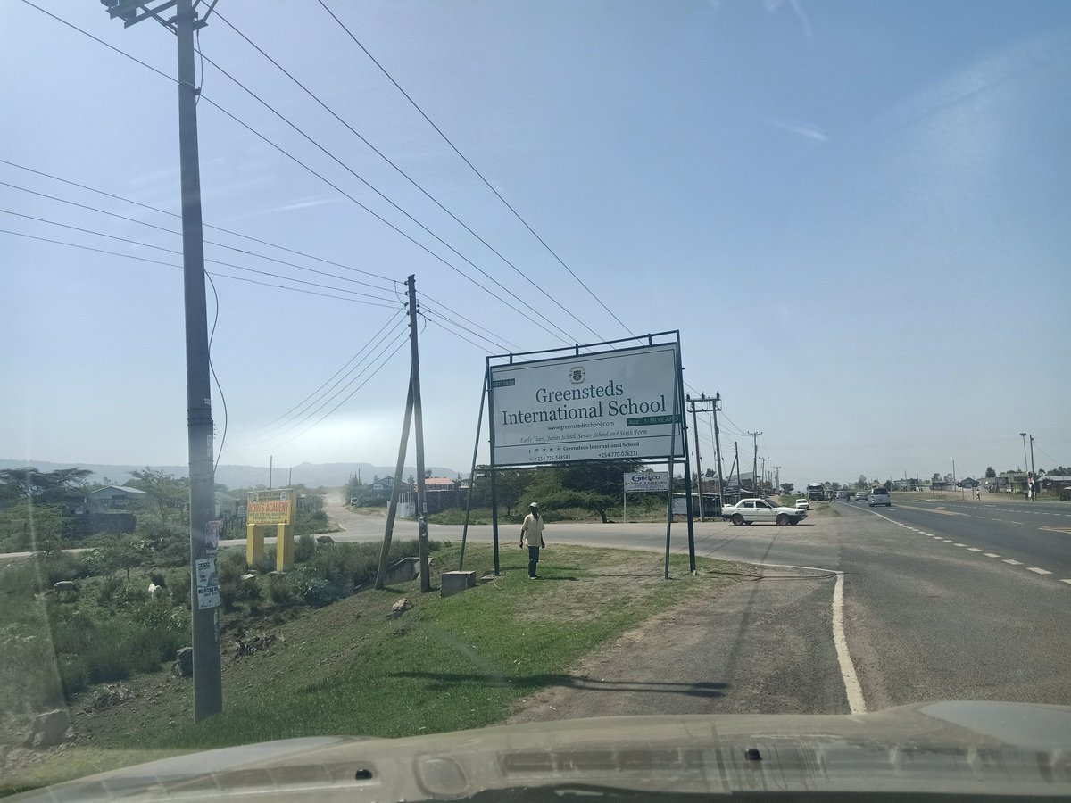 tmurunge's tweet photo. Arriving for Maria's graduation. https://t.co/bvCIe8WaSB