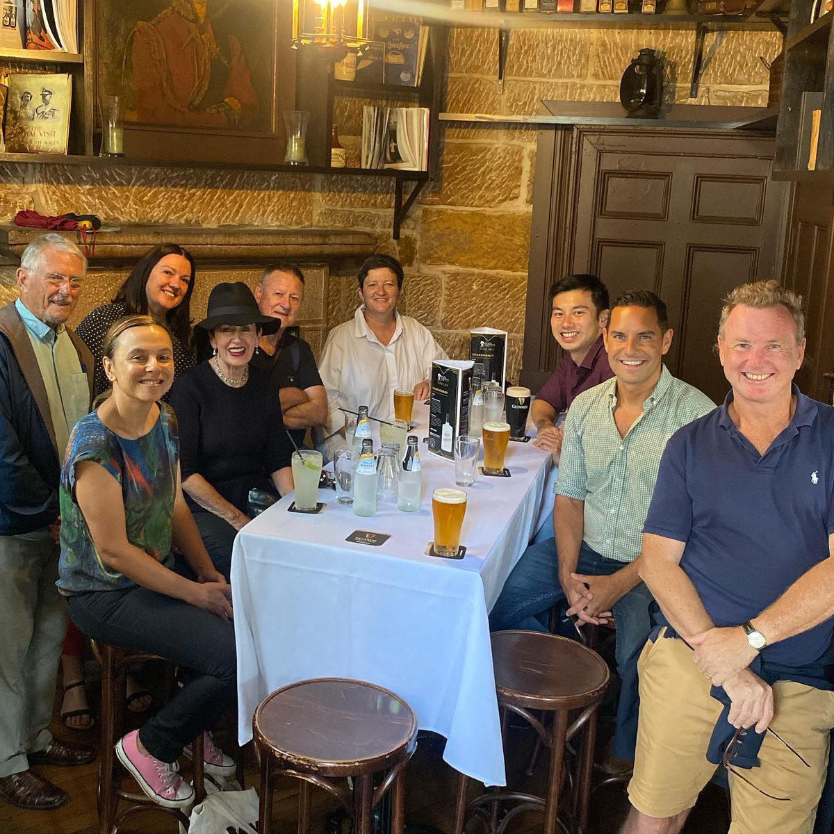 HYWilliamChan's tweet photo. Beers with Lord Mayor @CloverMoore in #MillersPoint.
Walking through the historic Millers Point with locals & community leaders, learning about inspiring community initiatives including the tools library & circular economy waste sorting. Thanks @BernardatBKP for our walk. https://t.co/eNqdoNBV3O