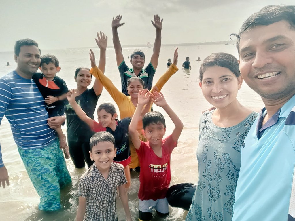 નાગવા બીચ...
દરિયાની મૌજ...
મિત્રો સાથે ખાટી મીઠી યાદોનું સંભારણું..
ચાલો, બચપણને થોડું વધારે જીવી લઈએ...