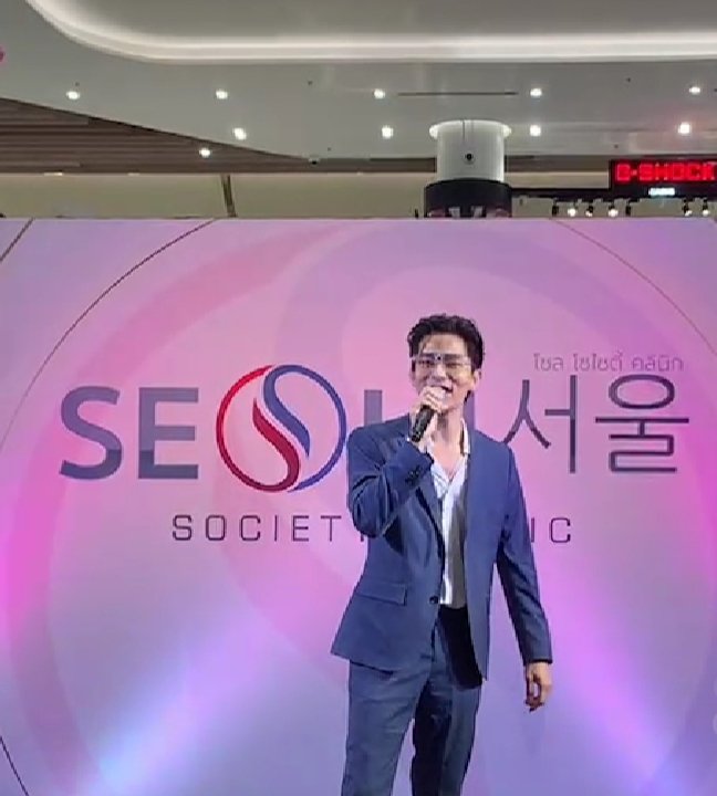 Jaceprimadonna's tweet photo. Live from Seoul Society Clinic event with khun @lee_thanat 🖤
#leethanat #leethanatph #leethanatfamily #fantopia2020 #leethanatxfantopia2020 #thegrandsons #numalee #nowearth #WHYLEETHANAT #leeandhisguitars #bluemanfilm https://t.co/l5PaeM3sXG