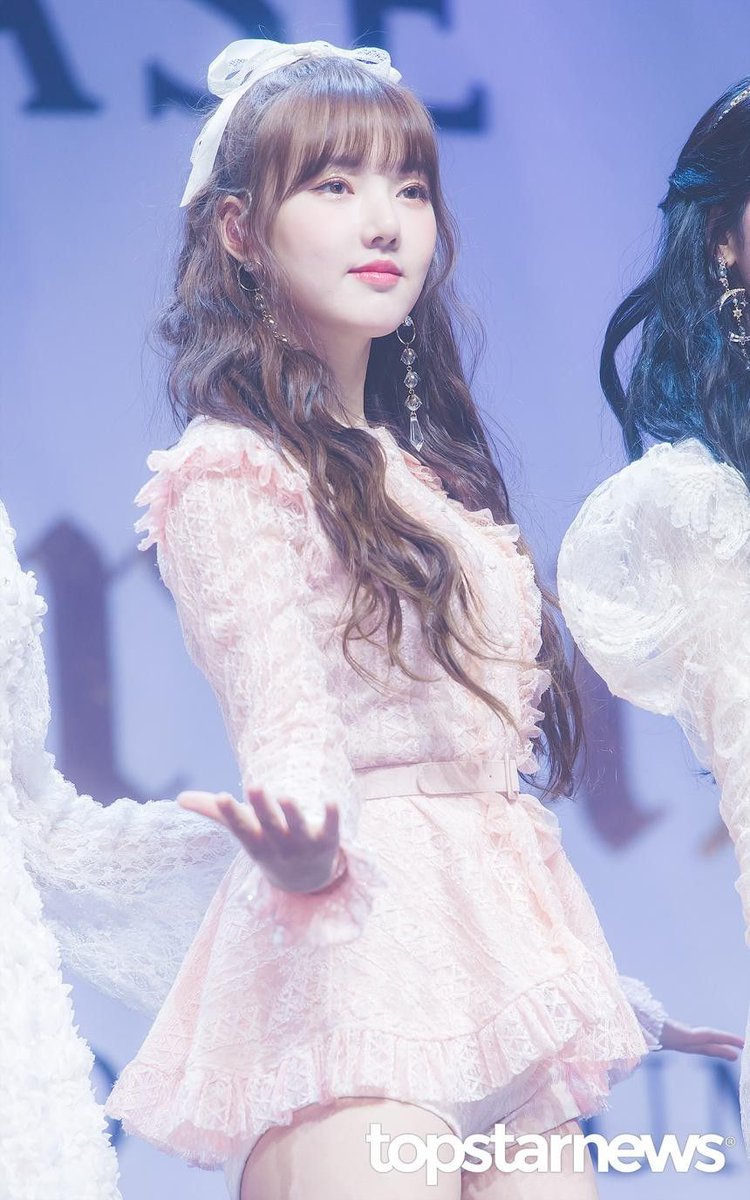 [#뽑키_STAFF]

Our star, #AUDREY⭐ had finished her performance with Enchanté yesterday on #Wonyang_Expedition Day 1! The stage and performances look so dreamy and magical. ✨