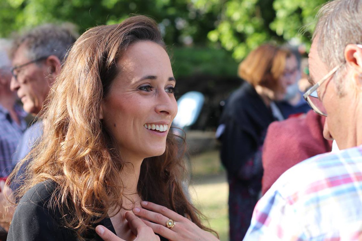 Clemence_Guette's tweet image. Hier soir, nous avons vécu une magnifique soirée de lancement de campagne à Choisy-le-Roi. 

Des prises de parole combatives des représentants de la #NUPES (PCF, EELV, PS, On s’en mêle) déterminés à faire campagne ensemble et à gagner ! 

Merci à @Deputee_Obono pour son soutien.