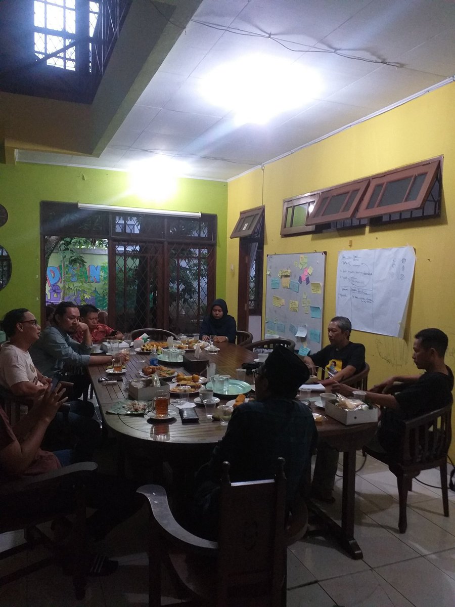 Suasana Halal Bihalal Yayasan Desantara bersama para Pengurus <a href="/nurkhoiron/">muhammad nurkhoiron</a>