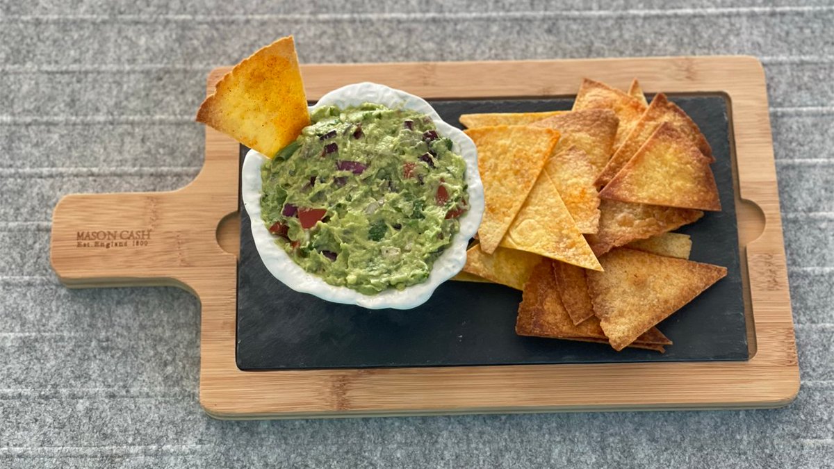 feedyourbodymi1's tweet photo. The ultimate Baked Tortilla Chips and Guacamole / Delicious Snack Recipe https://t.co/PaXD5SEzLj via @YouTube 

#YouTuber #Eurovision2022 #snack https://t.co/6pBuSIh582