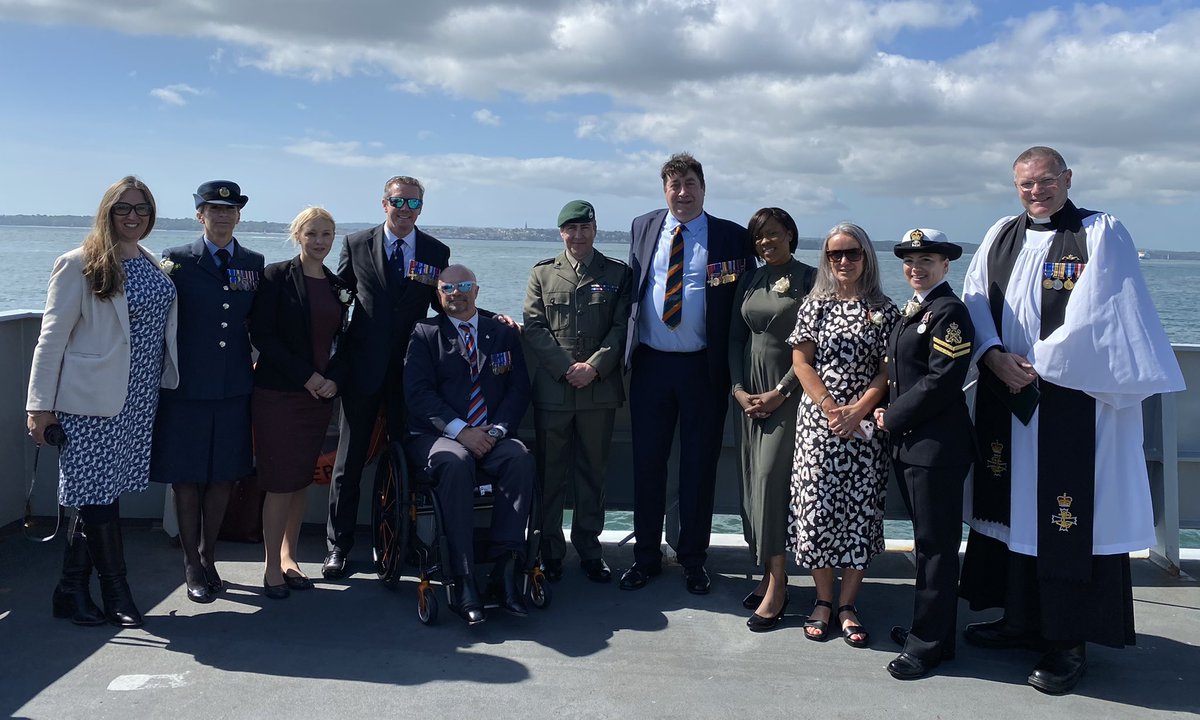 FredHargreaves's tweet photo. @af_candid @BxFys @hmssevern A truly fitting send-off for our incredible founder 😢💔 https://t.co/tjWF3A6rbZ