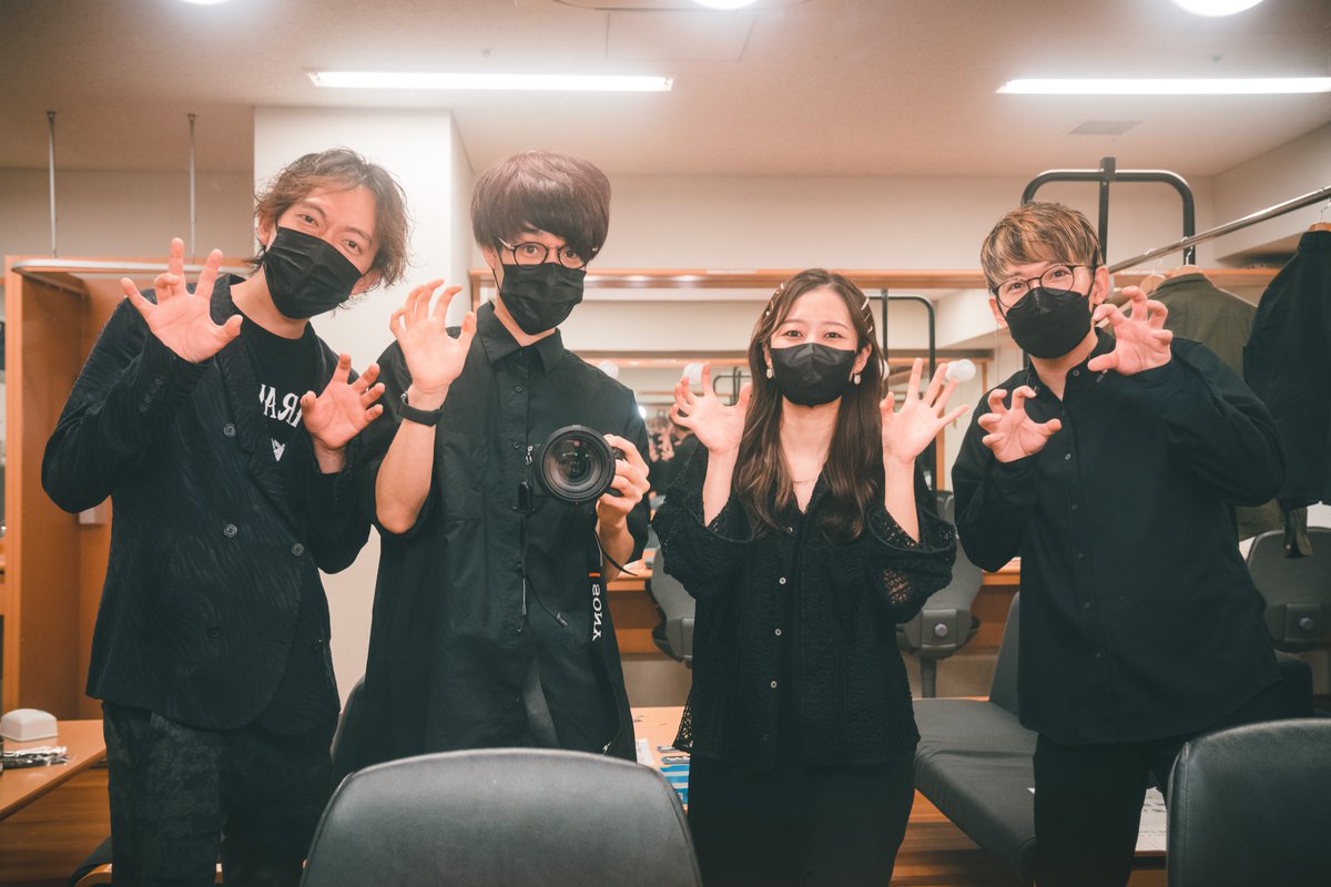 kuwabara_mako's tweet photo. 「The Parlor」全公演終了しました🤭

バンドメンバーに恵まれて毎日わがままし放題でした笑！楽しく高められて幸せでした🙋‍♀️千秋楽メンバーはGt.松原慶史選手、Ba.二見真典選手、Dr.今村健太郎先輩✌️先に卒業した2人もありがとう🤍

常にパワフルな香さんはじめ、出逢えた皆様ありがとうございました💓 https://t.co/V6HN3qTFxI