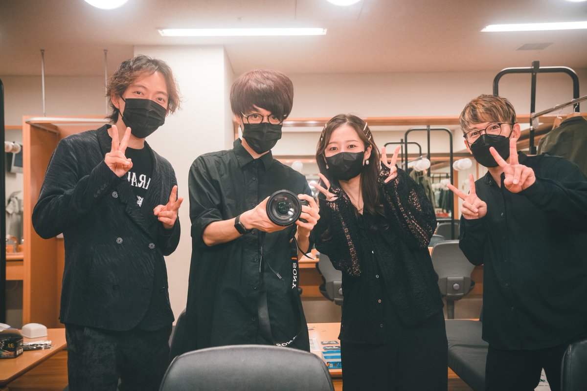 kuwabara_mako's tweet photo. 「The Parlor」全公演終了しました🤭

バンドメンバーに恵まれて毎日わがままし放題でした笑！楽しく高められて幸せでした🙋‍♀️千秋楽メンバーはGt.松原慶史選手、Ba.二見真典選手、Dr.今村健太郎先輩✌️先に卒業した2人もありがとう🤍

常にパワフルな香さんはじめ、出逢えた皆様ありがとうございました💓 https://t.co/V6HN3qTFxI