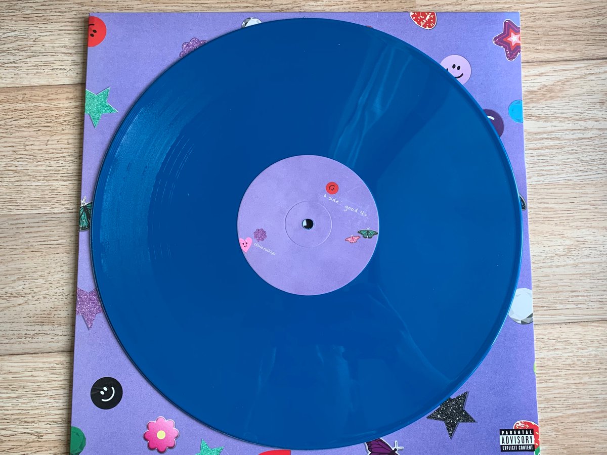 oliviarodrigocn's tweet photo. Singles 4 u vinyl Finally arrived!! Yea!!!
@Target @LiviesHQ 🔥💜💜
@oliviarodrigo
#OliviaRodrigo #Target #vinylcollection #vinyl #good4u #enoughforyou #SOURTOUR #sour https://t.co/EWLB990l15