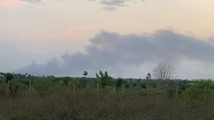 As of yesterday, military armed forces set ablaze to the residential properties in Lalyetma village having over 1500 houses in Myaing tsp, Magway division. JUNTA MASSACRE #2022May15Coup #WhatsHappeningInMyanmar