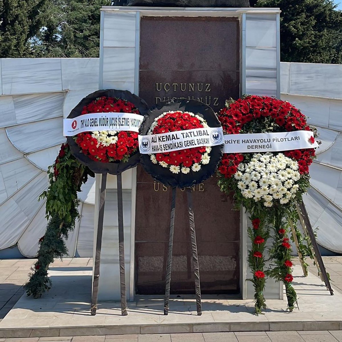 talpa_org's tweet photo. Hava şehitlerimiz, TALPA ve Hava Harp Okulunun öncülüğünde Edirnekapı Şehitliğinde düzenlenen törenle anıldı.#talpa #havaşehitlerinianmagünü #havaharpokulu https://t.co/GK1LmuqPzs