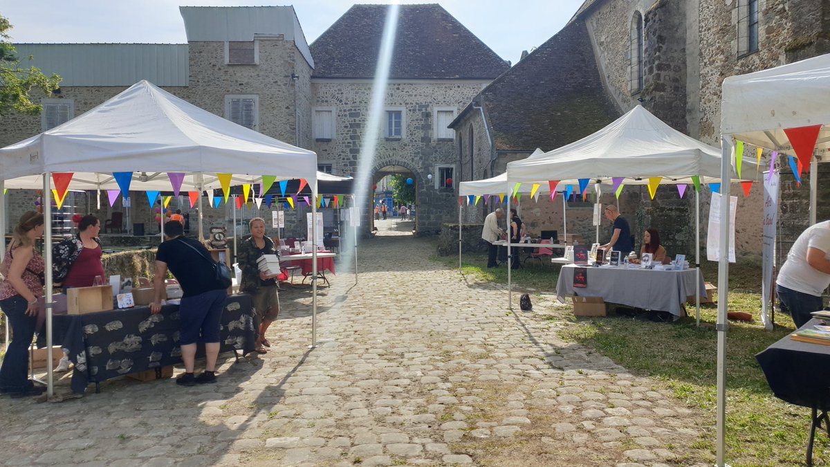 fhattevi_auteur's tweet photo. En place pour la Fête du Livre à Mormant. 😊
Première édition.

@LysBleuEditions
#littérature #romans #lesnocesdeglaise https://t.co/QHnHA1ke6t