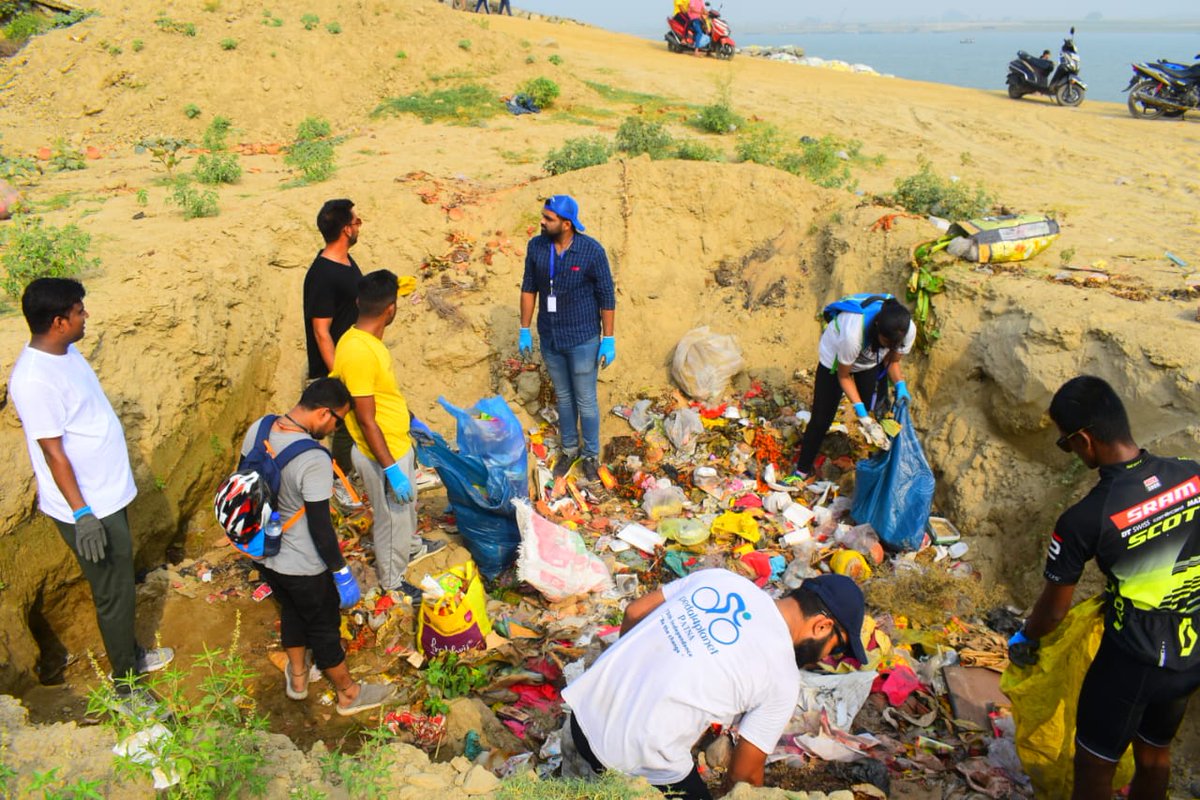 Don't blame govt and politicians it's you only. 26th week of Ganga Cleaning Drive and these amazing peoples are doing their bit to save this beautiful planet and river 'Maa Ganga' Let's be the change you wish to see in the world #Plasticfreelife #SaveSoil #namanigange #saveganga