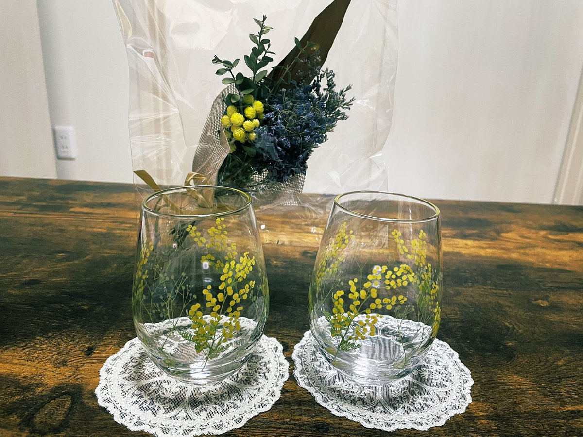 coco22design's tweet photo. 友達にもらった結婚祝いのグラス🥂
ミモザって可愛いし色が素敵💐 https://t.co/DI7M0nyUHi