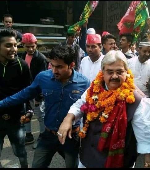 वक़्त कितना भी खिलाफ़ हो ।
 बस क़िरदार दमदार होना चाहिए ...!!
 सपा वरिष्ठ नेता श्री मुजाहिद किदवई साहब
<a href="/mr_kidwai/">Mujahid Kidwai</a>  <a href="/yadavakhilesh/">Akhilesh Yadav</a> 
<a href="/Drbarq/">Mamlukur Rahman Barq</a>