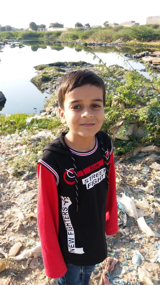 FaizullahSwati's tweet photo. کراچی کے شاکر کو پہلے اغواء کیا گیا پھر اسکے کیساتھ جنسی زیادتی کرکے اسکی روح مسل دی گئی پھر جو جسم باقی بچا اسے قتل کرکے لاش علاقے کی لائبریری میں پھینک دی گئی اور دل تھام کر سنیں ننھے شاکر کو ذبح کیا گیا ، خون میں لت پت شاکر اور اس جیسے انگنت بچے اب انصاف بھی نہیں مانگتے !!! https://t.co/UApj4HABbu