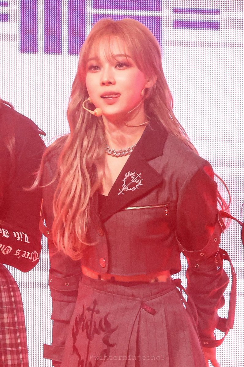 winterchildkmj's tweet photo. 冬子さんは最高のアーティスト
#WINTERWINTER #GYEOULIE
#에스파윈터 #김민정 #민정 #aespaWINTER
KIM MINJEONG #Minjeongie #KimMinjeong #TEAMWINTER WINTER WINTER #エスパウィンター #冬子 https://t.co/jlv8tRIlDd