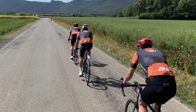 Energy_Tools's tweet photo. Les dues imatges del moment. 🙄
Alguns dels nostres cicloturistes continuen el seu trajecte de 175km i altres omplen el pavelló de Sant Esteve d’en Bas en la cerca de menjar i beure. 🥪
#energytools #remences #olot https://t.co/khZIjzktke
