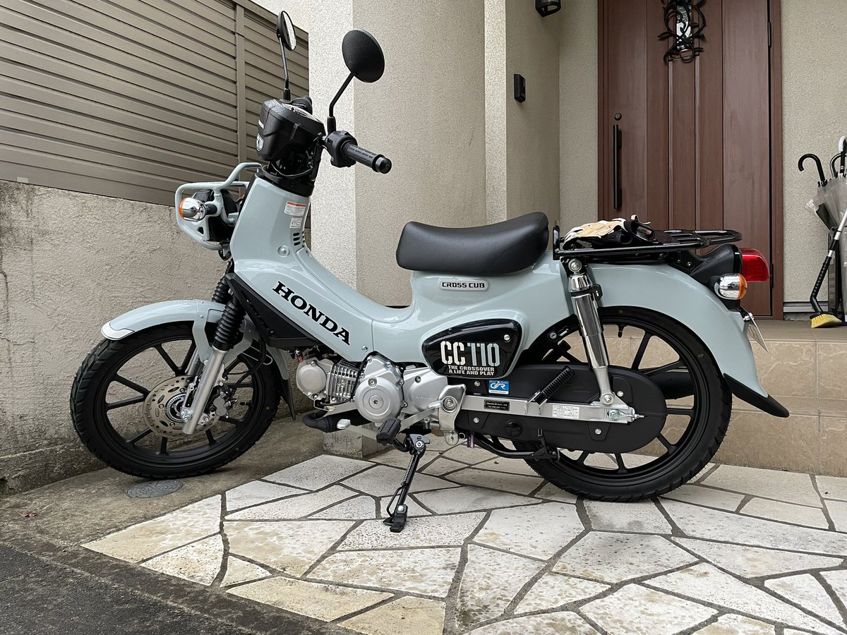 sekitomo_mo's tweet photo. 152センチのわたしにはシートが高すぎて、ホンダドリームさんがいろいろ考えてくださり、最終的に6センチもローダウンしてくださりました。
おかげさまで両足つきます😭 https://t.co/1rGHoLWuTG