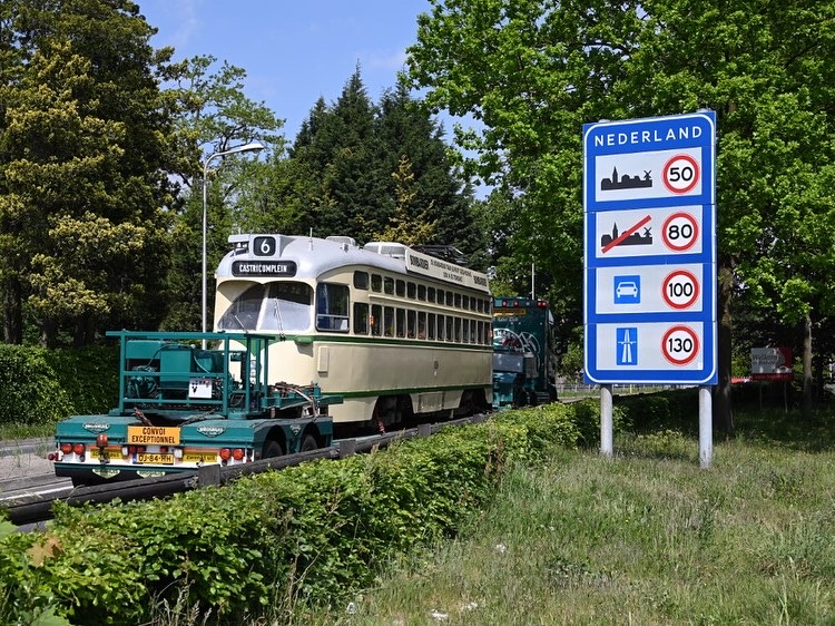 NLmuseum's tweet photo. De oudste Haagse PCC tram is weer in Nederland en staat in ons museum ๐๐
#pcc #tramwagen #hovm #denhaag #delijn #kmods #dehaantransport #dedigitaletram #haagsetramvrienden #donerenislief #komtdatzien #liefsuithaarlemmermeer #dagjeuit
https://t.co/8dMTsqL9Ln https://t.co/x6G6HE8pVE