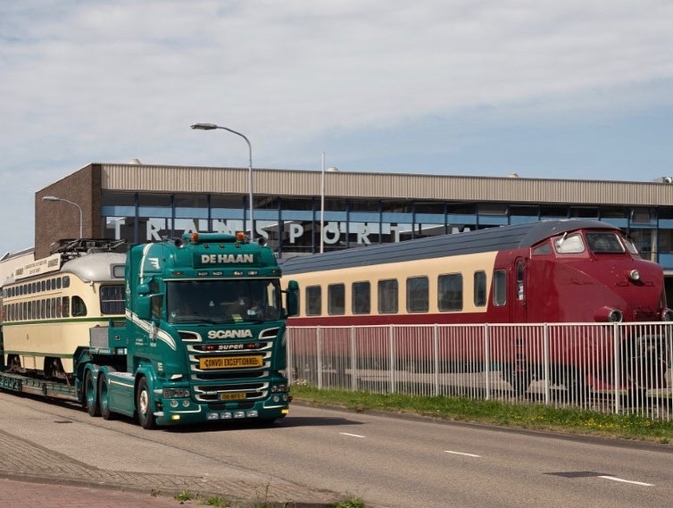 NLmuseum's tweet photo. De oudste Haagse PCC tram is weer in Nederland en staat in ons museum ๐๐
#pcc #tramwagen #hovm #denhaag #delijn #kmods #dehaantransport #dedigitaletram #haagsetramvrienden #donerenislief #komtdatzien #liefsuithaarlemmermeer #dagjeuit
https://t.co/8dMTsqL9Ln https://t.co/x6G6HE8pVE