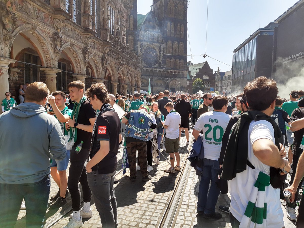 Bei schönstem Wetter. Eine Stadt im Ausnahmezustand! Bremen fiebert. #werder #svwssv