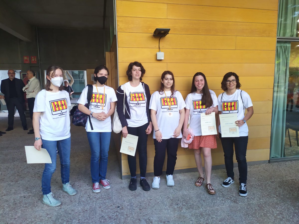 OIFem_ES's tweet photo. Aquí tenéis una foto de las seis alumnas nuestras que fueron ayer finalistas de la OICat. ¡Enhorabuena a las seis por la gran participación! Vuelven Amal con una medalla de plata y Adriana con una de bronce. https://t.co/2CyAX4QnEz