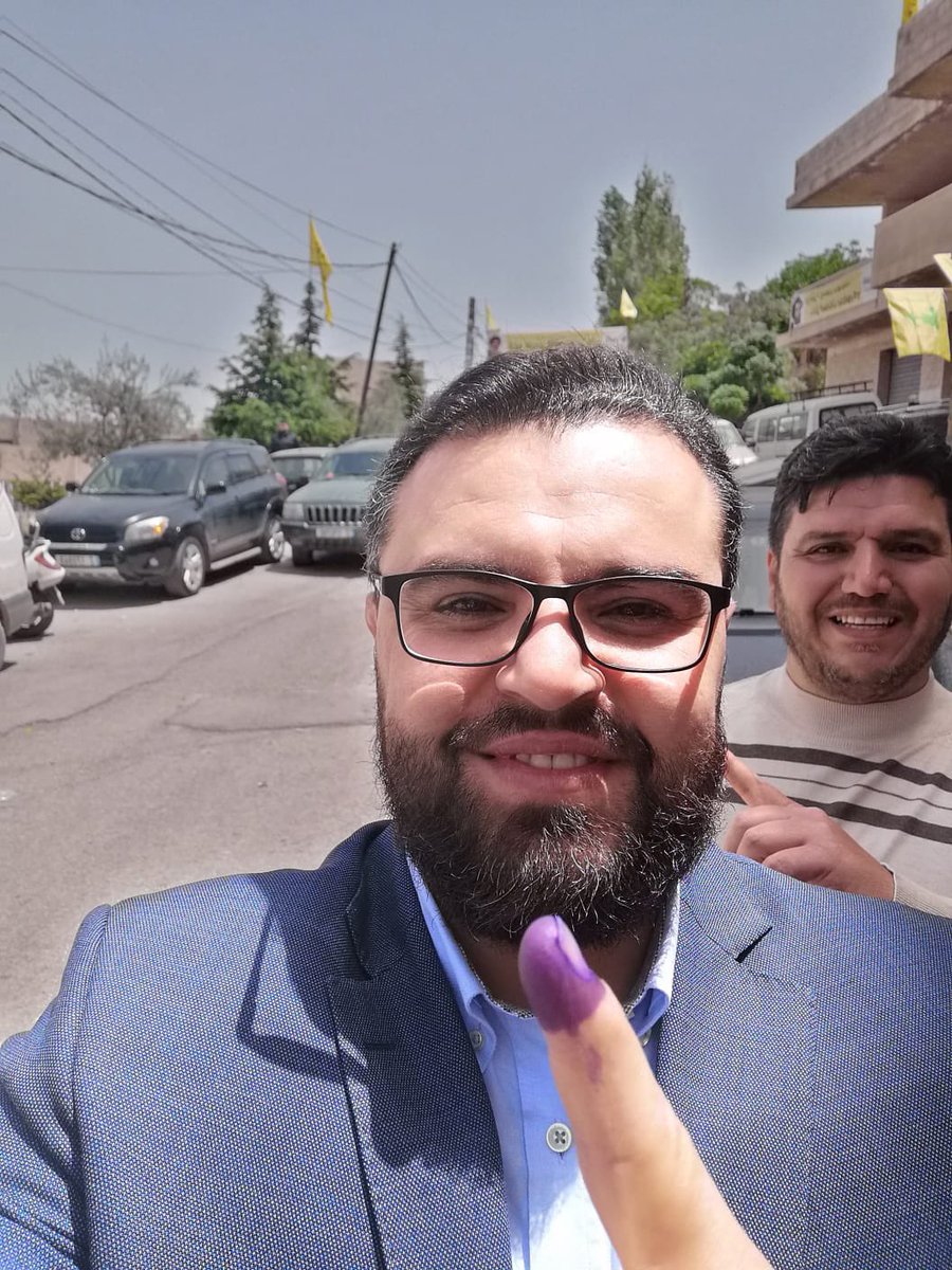 _mjn__'s tweet photo. السيد ياسر الموسوي يصوت بالانابة عن استاذنا الطاهر الشريف السيد عباس الموسوي وزوجته الشهيدة ام ياسر وحسين❤️❤️❤️❤️ #منبصملك #باقون_نحمي_ونبني #باقون_معك_نحمي_ونبني https://t.co/S6ZUyzlPbR
