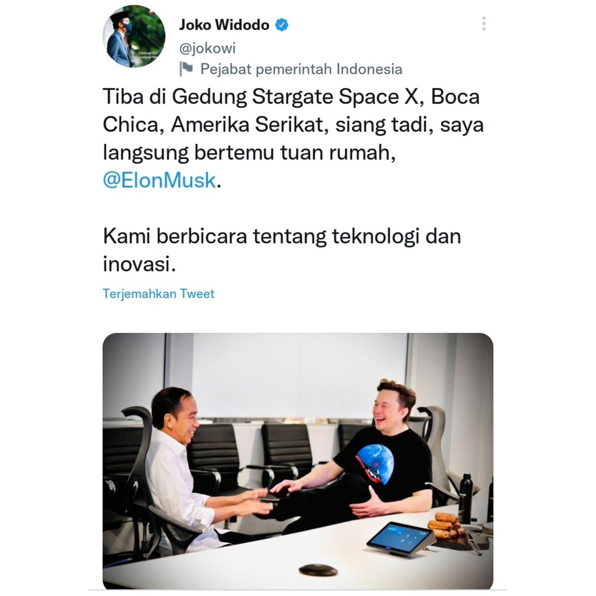 Lordzombie12's tweet photo. Kira kira mereka ngobrol apa ... Tetep mules blm ilang brasa takut nambah utang https://t.co/Wuez7y3hHa