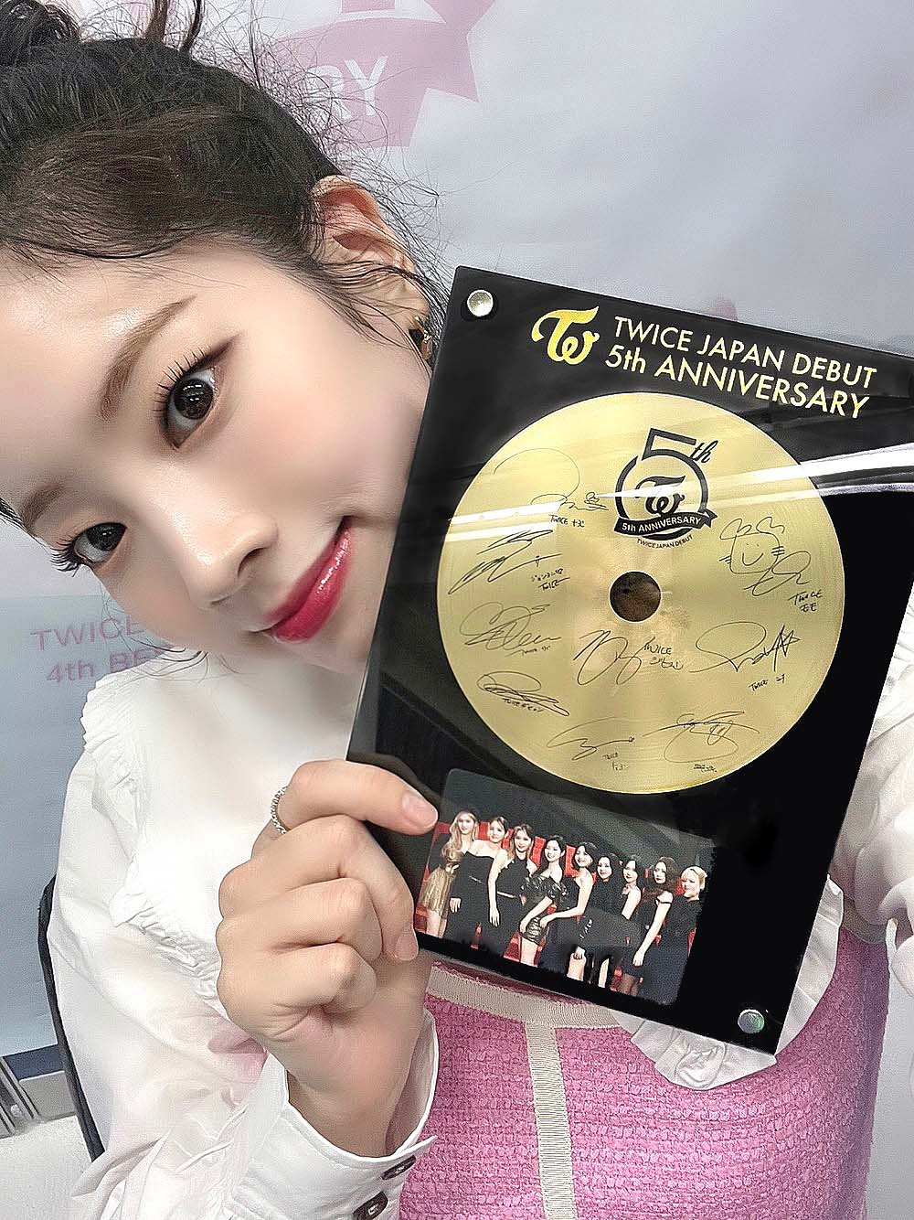 TWICE 5周年記念555名限定 ゴールドディスク風アクリルスタンド