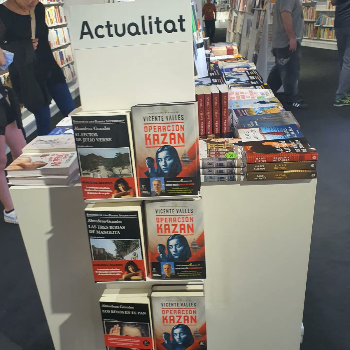 CENE - Congrés Escriptors Novel•la Espionatge (@jornadesla) on Twitter photo Els nostres autors segueixen d'actualitat, juntament amb "Operación Kazán" de @vicentevallestv
Enhorabuena a nuestros escritores de novela de espionaje. Siguen de rabiosa actualidad junto al éxito de Vicente Vallés.
<a href="/JornadesLa/">CENE - Congrés Escriptors Novel•la Espionatge</a>
<a href="/GregCoonen/">Greg Coonen</a>
@cloacasdelujo
<a href="/JoaquinAbad/">Joaquin Abad</a> Els nostres autors segueixen d'actualitat, juntament amb "Operación Kazán" de @vicentevallestv
Enhorabuena a nuestros escritores de novela de espionaje. Siguen de rabiosa actualidad junto al éxito de Vicente Vallés.
<a href="/JornadesLa/">CENE - Congrés Escriptors Novel•la Espionatge</a>
<a href="/GregCoonen/">Greg Coonen</a>
@cloacasdelujo
<a href="/JoaquinAbad/">Joaquin Abad</a>
