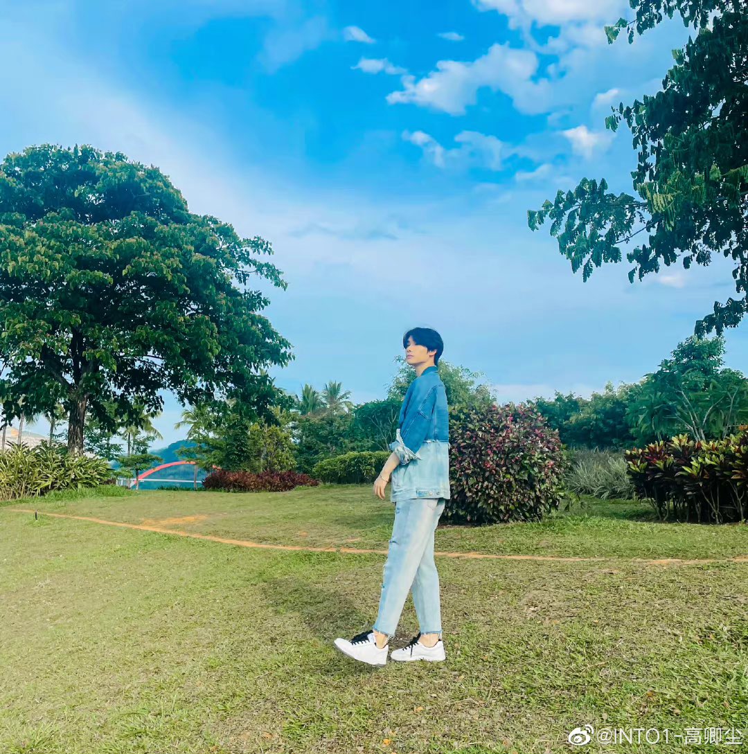 Sun31116766's tweet photo. Nine’s update]

220515 Weibo update 

天气太好了 出来感受一下🥰 ​​​

🔗：https://t.co/5i4CwHbOiA

@naninenai99
#นายท่านกรชิต #高卿尘
#INTO1GaoQingchen  
#INTO1Nine https://t.co/TdJcV88clc
