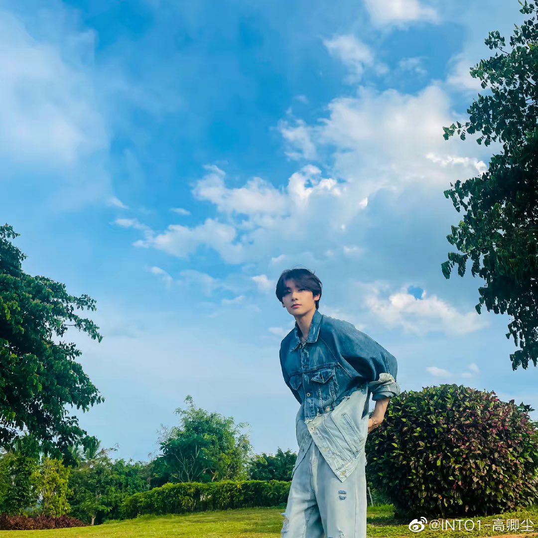 Sun31116766's tweet photo. Nine’s update]

220515 Weibo update 

天气太好了 出来感受一下🥰 ​​​

🔗：https://t.co/5i4CwHbOiA

@naninenai99
#นายท่านกรชิต #高卿尘
#INTO1GaoQingchen  
#INTO1Nine https://t.co/TdJcV88clc