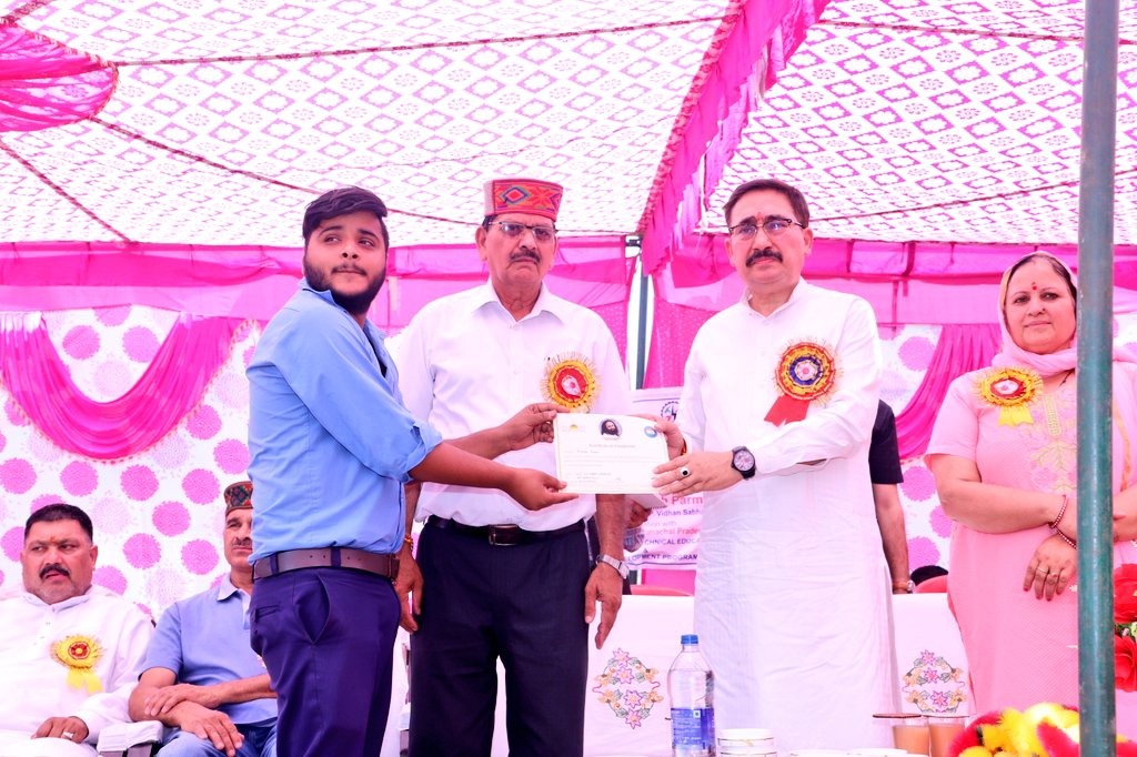 aolsukant's tweet photo. Concluding ceremony of "Youth Leadership Training Program" graced by Hon'ble Speaker Sh @Vipinparmarbjp Lagistave assembly,Himachal Pradesh &amp; awarded certificates to ITI tranees of Garhjamula district Kangra. Aslo inaugurated Skill Training centre set up by @SSRDPPMKVYRPL https://t.co/Br8e6jaGV9