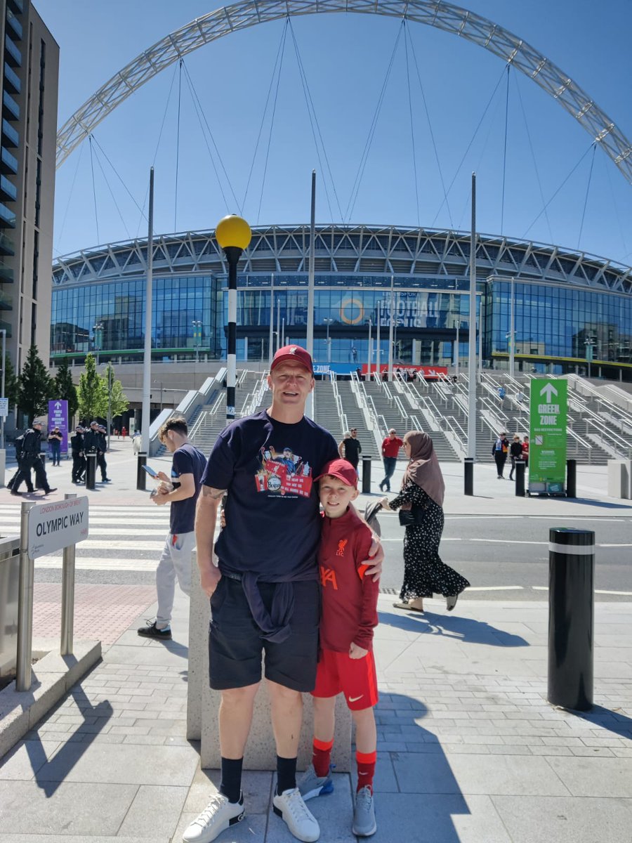 Lynnlloyd78's tweet photo. Living the dream 🏆❤️⚽️🙌❤️⚽️🎉 https://t.co/pTCWbYYWtY