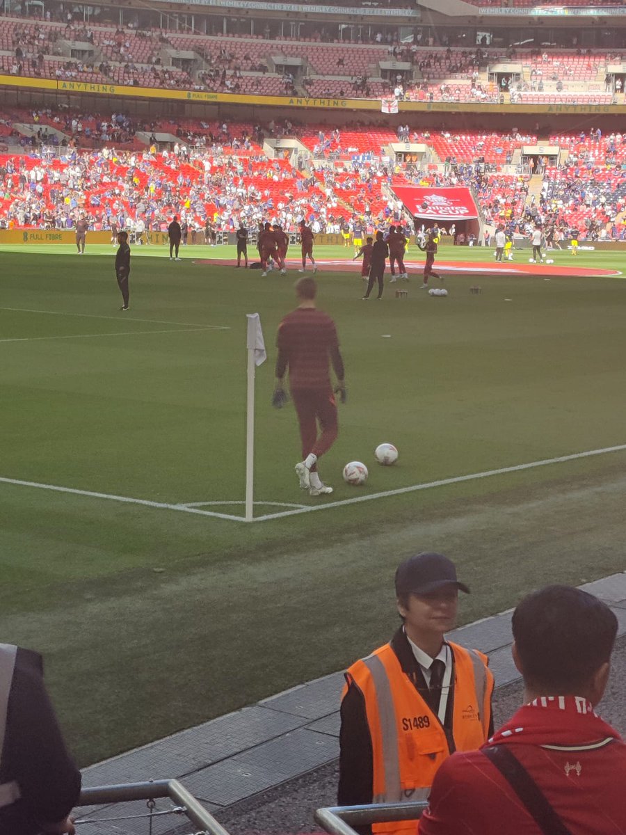 Lynnlloyd78's tweet photo. Living the dream 🏆❤️⚽️🙌❤️⚽️🎉 https://t.co/pTCWbYYWtY