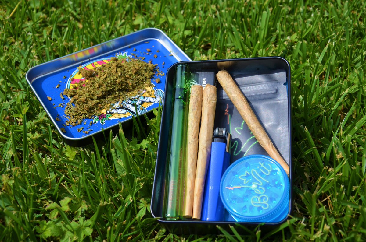 BELIT49599240's tweet photo. Ready to go out in the woods! Everything ready😍 #sundayvibes #woods #CannabisCommunity #stashbox #joint https://t.co/QqhXhKdPoS
