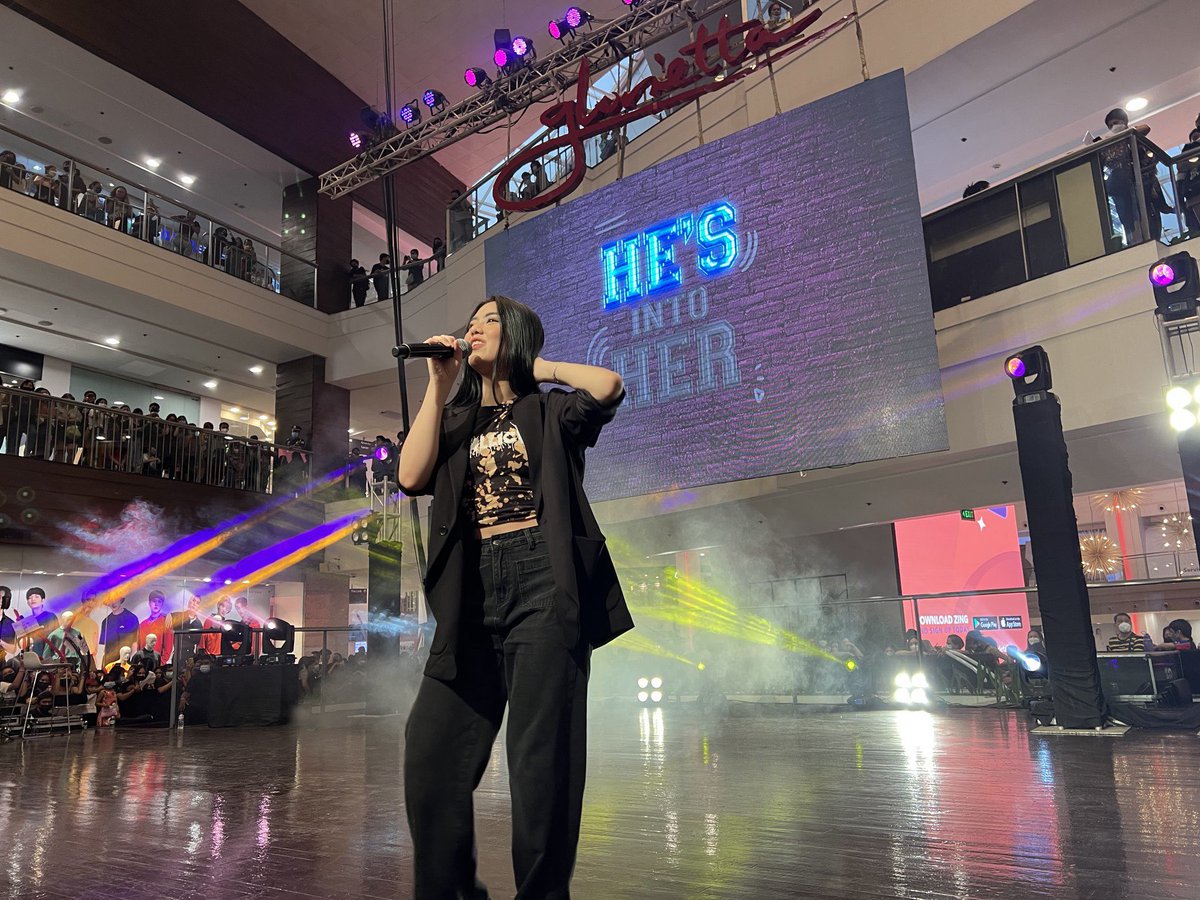 aiahsluvr's tweet photo. THE DUALITY OF MIKHA LIM!!😫🔥 https://t.co/LwakLJEyAO