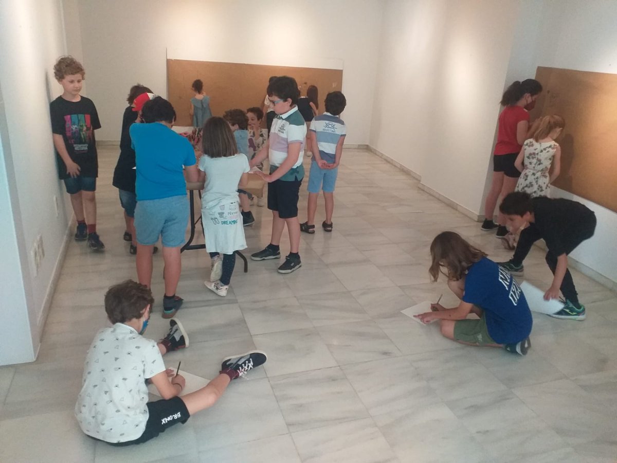 museoramongaya's tweet photo. ¡Una nueva mañana disfrutando del @museoramongaya!
Visitándonos y dibujando en un nuevo taller para niños dentro de nuestro programa educativo.
El próximo será el sábado 21 de mayo por el #DíaInternacionalDeLosMuseos. De 4 a 12 años. Inscripciones: museo.ramon.gaya@ayto-murcia.es https://t.co/mL1ZRT2d7i