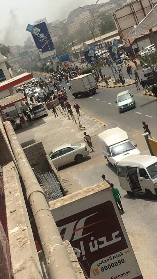 malekalyazidi's tweet photo. عدن
سيارة مفخخة ا��تهدفت رئيس غرفة عمليات المنطقة الرابعة في المعلا ولا إصابات https://t.co/wgnMdvqn5a
